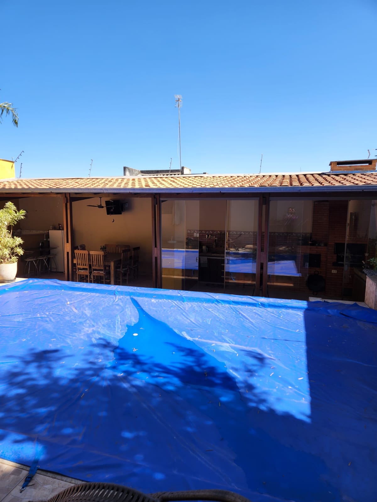 VENDO LINDA CASA COM PISCINA-MORRO DO CLARO